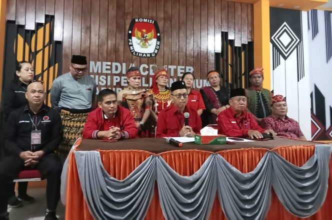 
 Daftar Ke KPU PDIP Sintang  Targetkan 10 Kursi