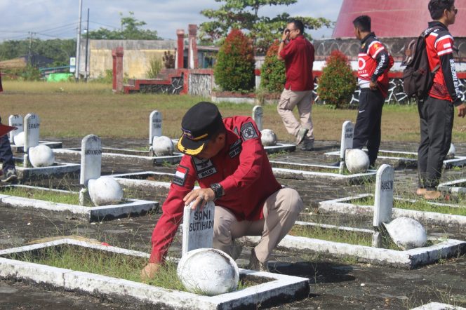 
 Sambut Hari  Kemenkumham RI ke -78, Lapas Kelas IIB Sintang Bersihkan TMP