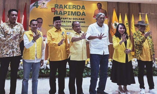 
 Rapimda dan Rakerda Partai Golkar Sintang Menetapkan Usmandy sebagai Bakal Calon Bupati Sintang