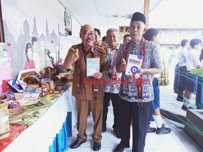 
 Sekda Sintang Kartiyus dan Wakil Ketua Komisi C DPRD Sintang Senen Maryono