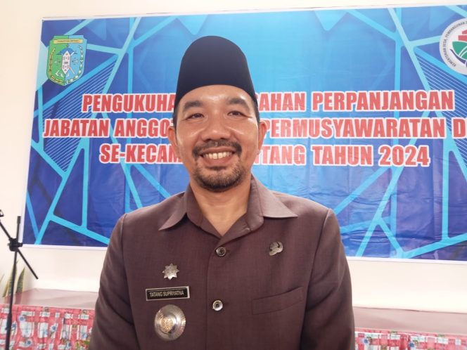 
 Camat Sintang Ingatkan Kepala Desa dan BPD untuk Tidak Terlibat Politik dalam Pilkada 2024