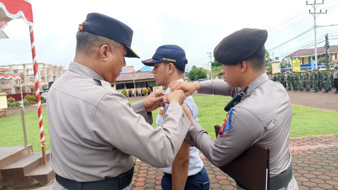 
 Polres Kapuas Hulu melaksanakan Apel Gelar Pasukan Operasi Zebra Kapuas 2024, di halaman Mapolres Kapuas Hulu, Kalimantan Barat. FOTO : TM