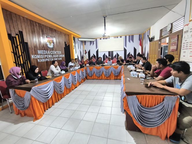 
 Media Gathering Bersama Awak Media, Ketua KPU Sintang sampaikan Pesan Pilkada Damai