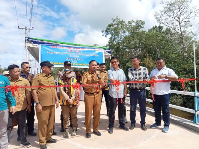 
 Julong Group Tingkatkan Akses Masyarakat dengan Membangun Jembatan Merah Baru di Desa Terusan