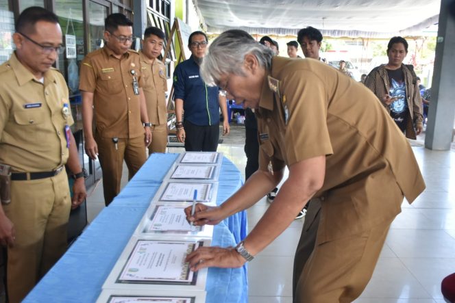 
 Bupati Sintang Hadiri Peringatan Hari Kesehatan Nasional ke 60 Tahun 2024 di Puskesmas Sungai Durian